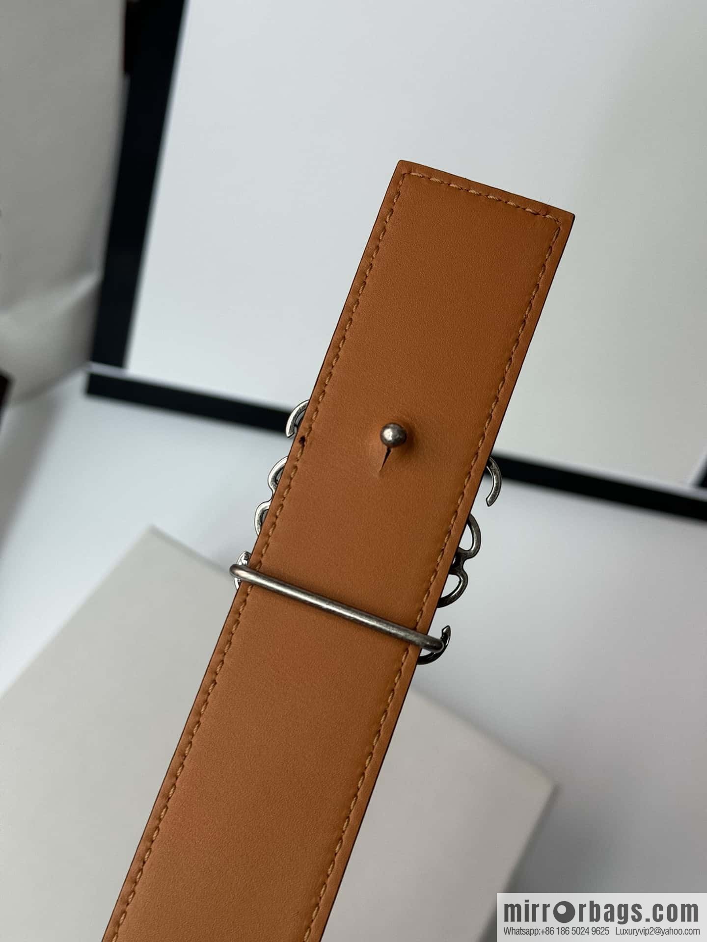 LOEWE Luo Yiwei, men's Spanish style logo metal buckle retro craftsmanship double-sided cowhide belt 3.5cm