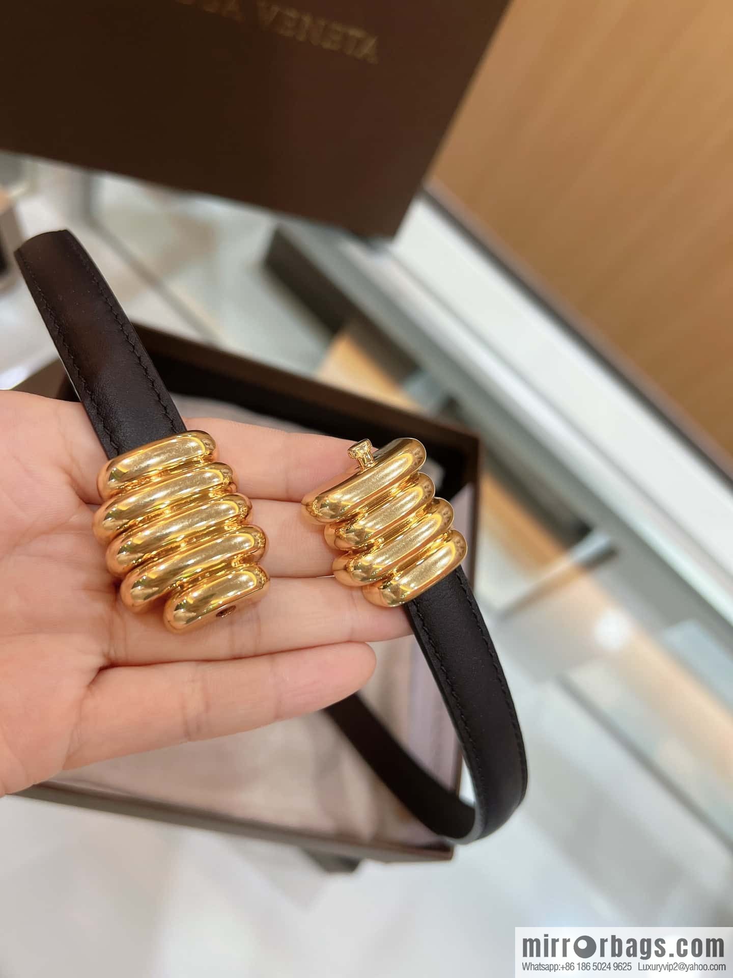 Bottega Veneta Butterfly Replica Luxury Handbag, Black Gold Metal Buckle Wrapped Irregular Design Gold Ring Decorative Waist Belt