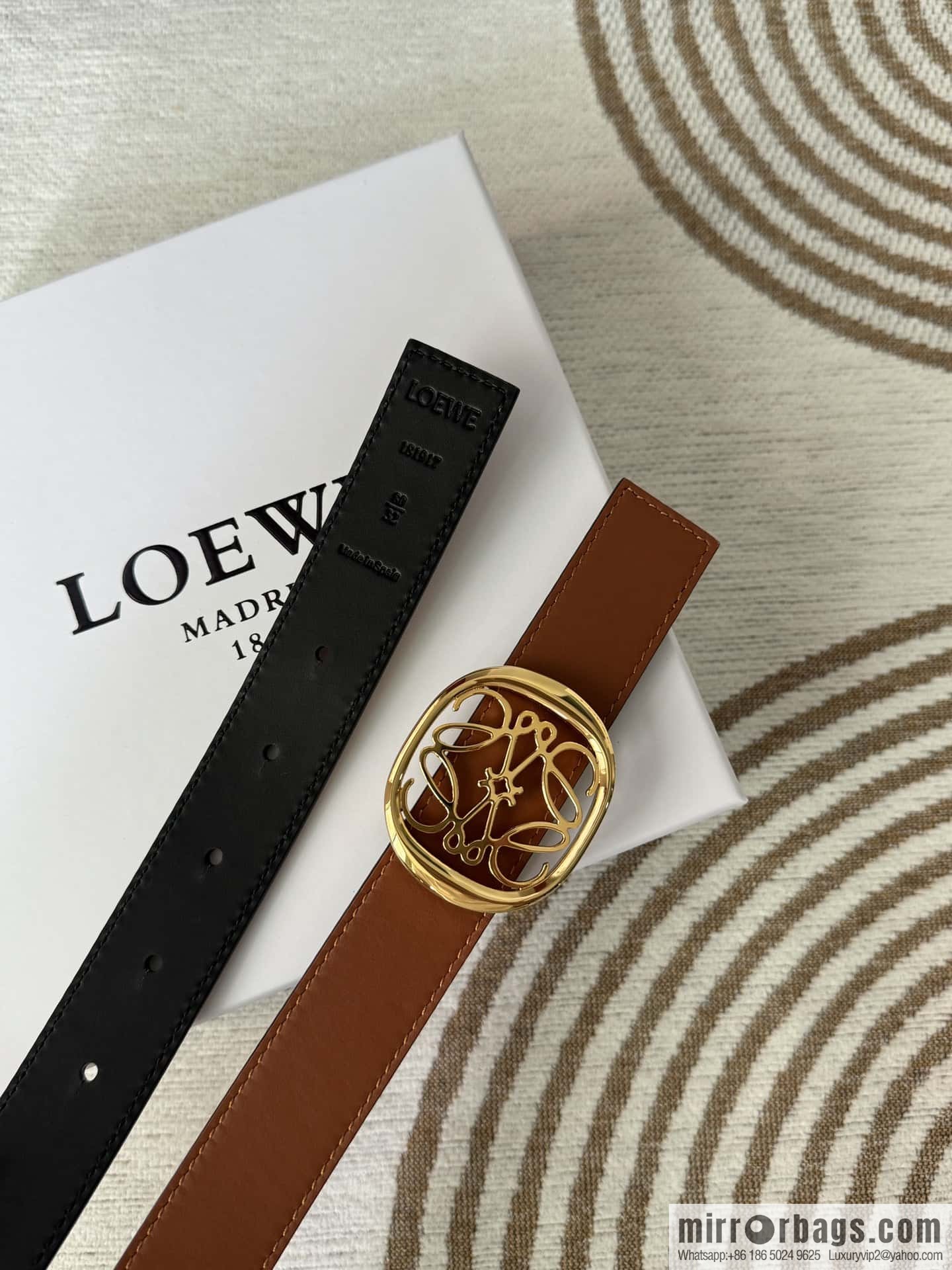 LOEWE Luo Yiwei's new belt smooth cow leather double-sided belt 2.8CM.