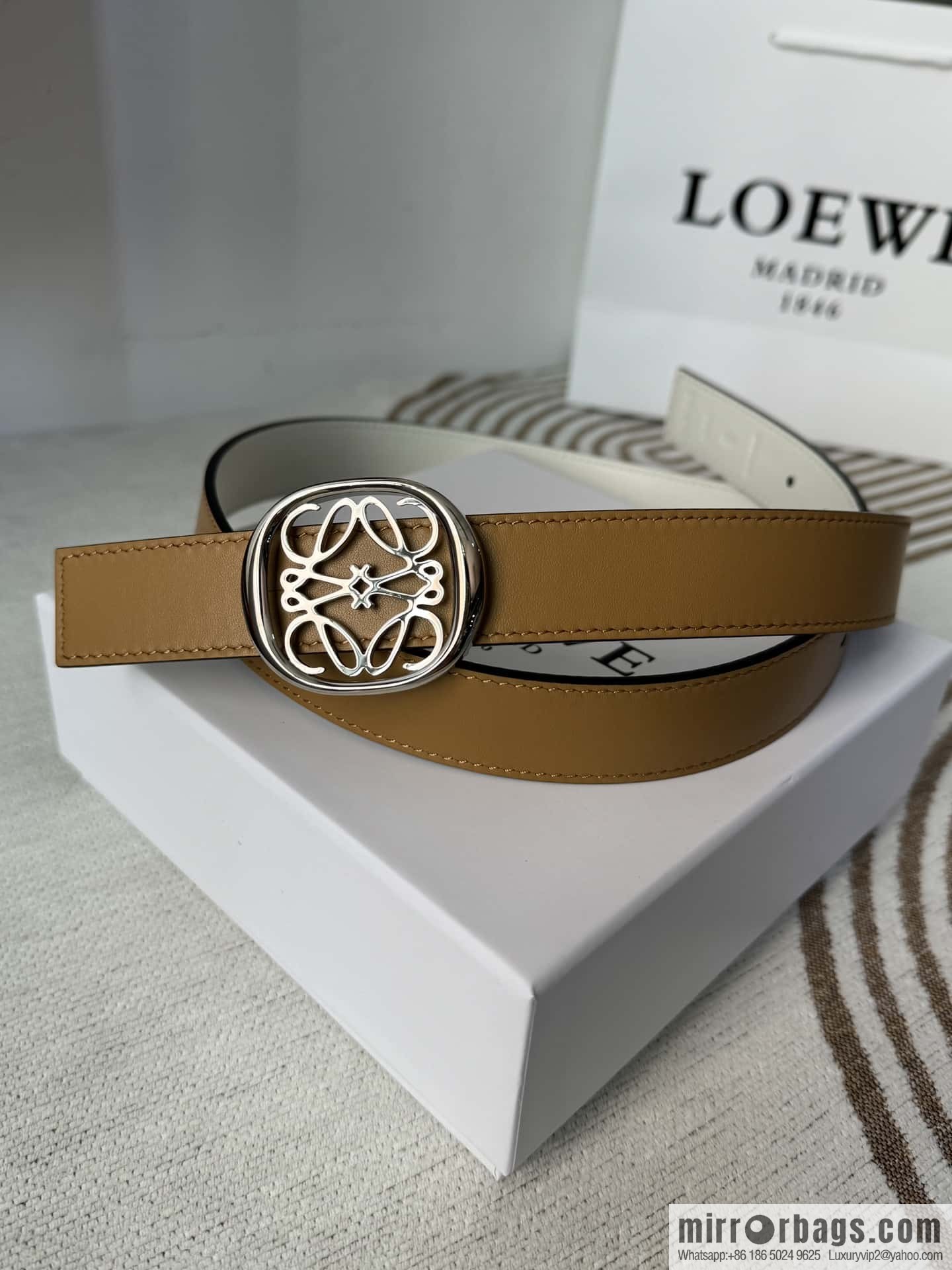 LOEWE Luo Yiwei's new belt smooth cow leather double-sided belt 2.8CM.