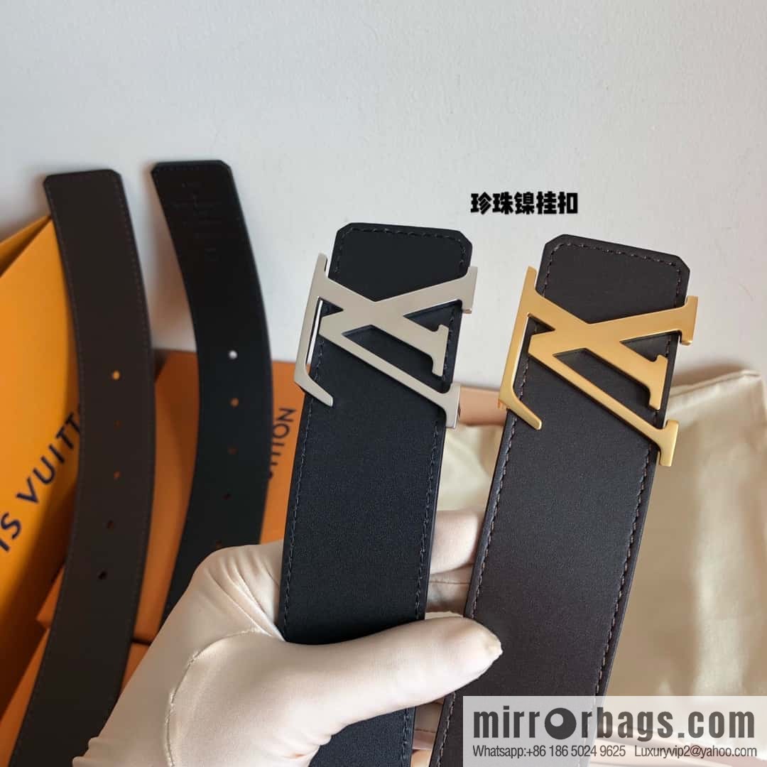 LV Initiales belt
