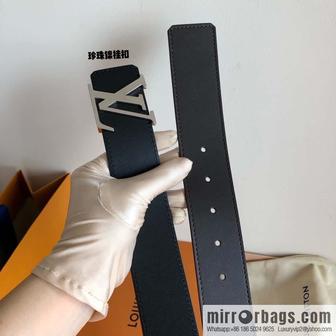 LV Initiales belt