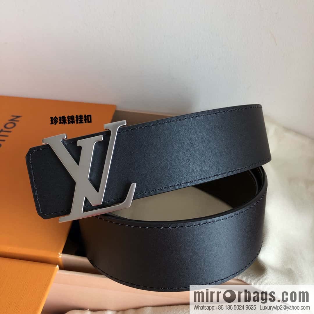 LV Initiales belt