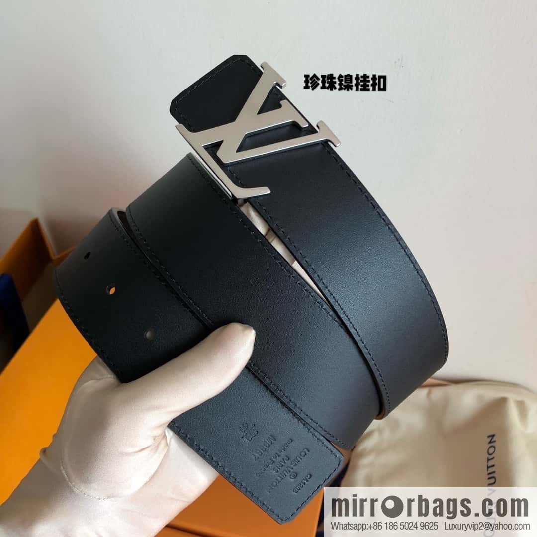 LV Initiales belt