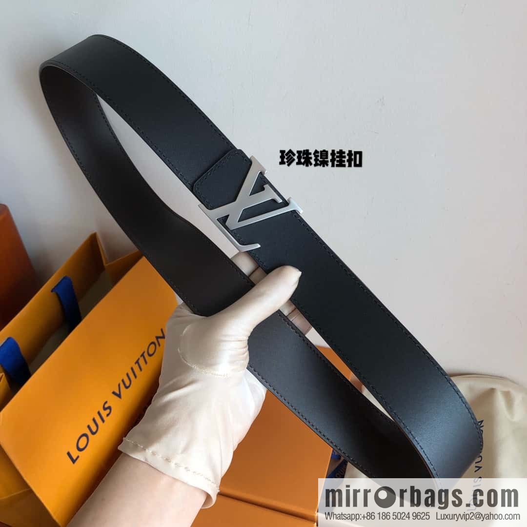 LV Initiales belt