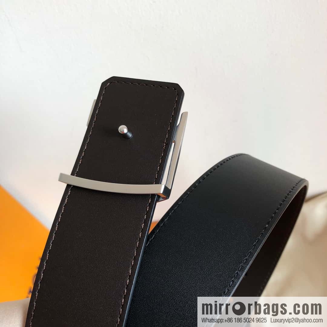 LV Initiales belt