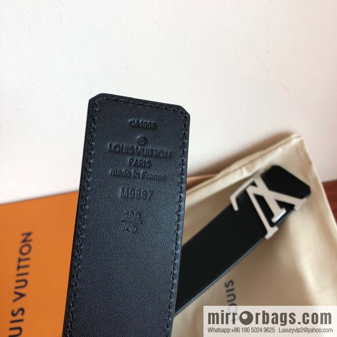 LV Initiales belt