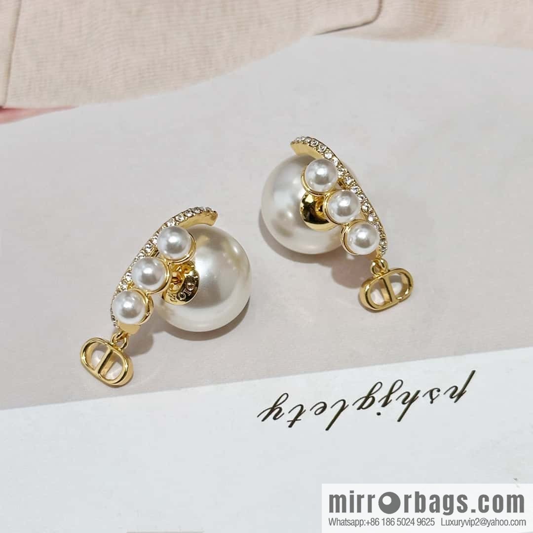 New ☑️ Dior pearl, earrings stud earrings