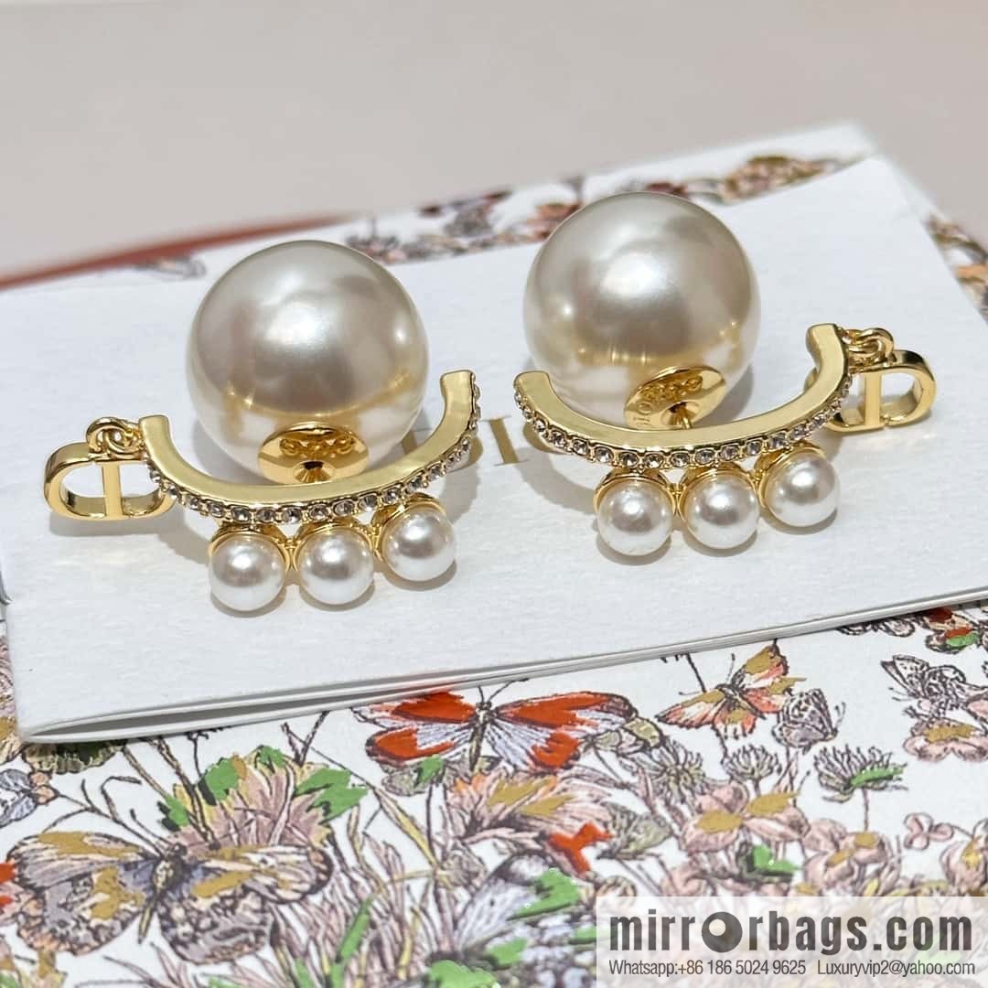 New ☑️ Dior pearl, earrings stud earrings