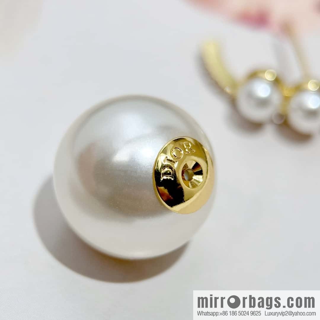 New ☑️ Dior pearl, earrings stud earrings