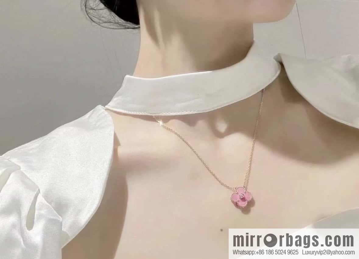 ❗️New ❗️ ☀️ Van Cleef & Arpels Natural Rose Greystone Necklace