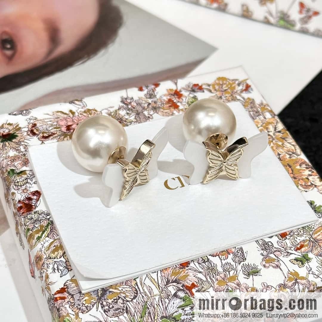 New ☑️ DIOR butterfly big pearl stud earrings