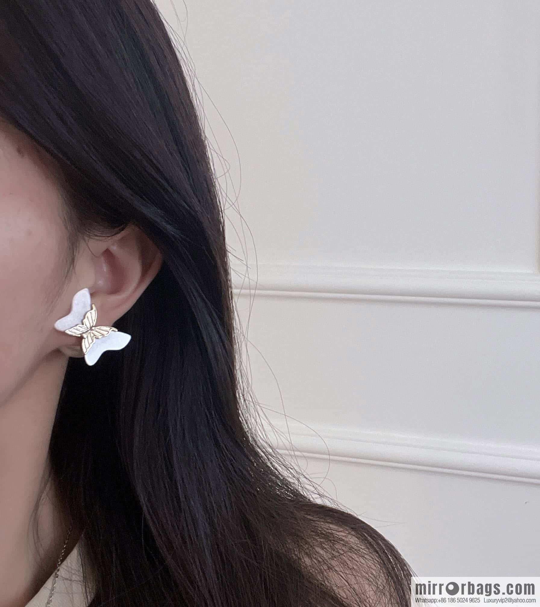 New ☑️ DIOR butterfly big pearl stud earrings