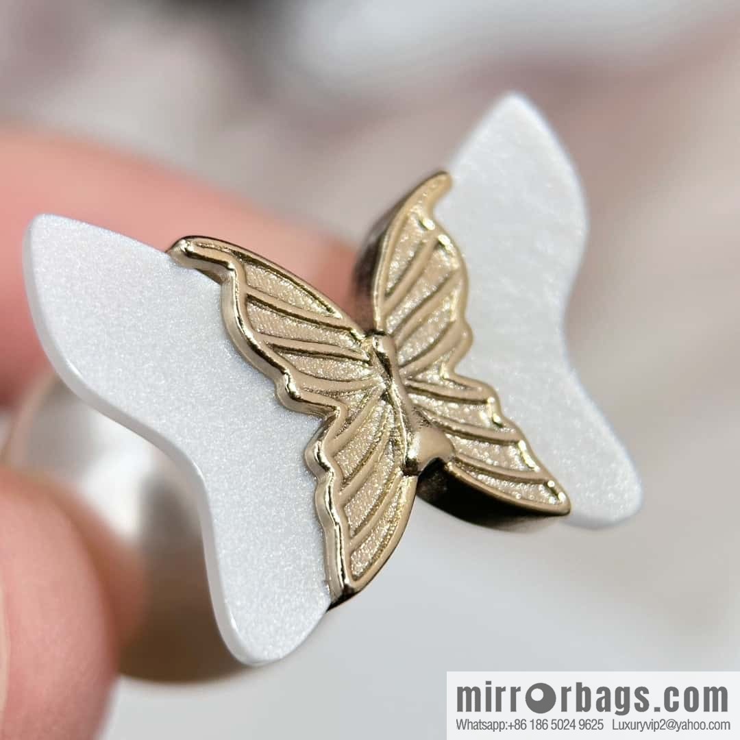 New ☑️ DIOR butterfly big pearl stud earrings