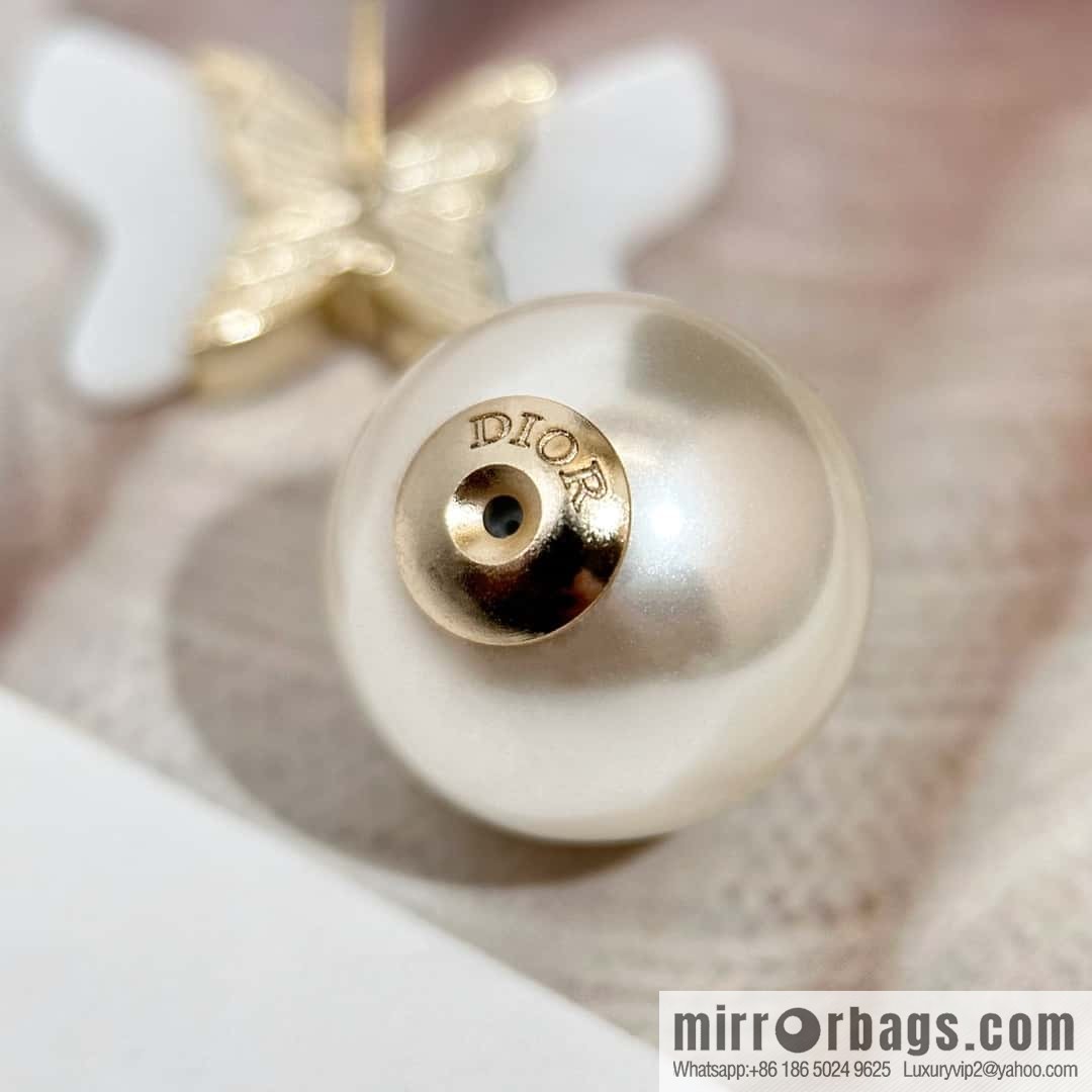 New ☑️ DIOR butterfly big pearl stud earrings