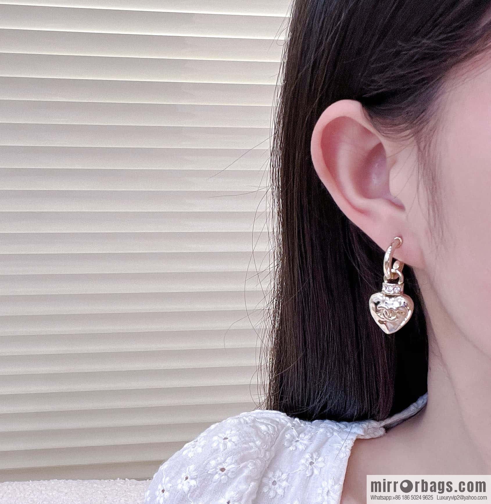 ❗️New ❗️ Chanel stud earrings ☀️ new ☑️ Chanel c2 double c gold peach heart love stud earrings ☀️