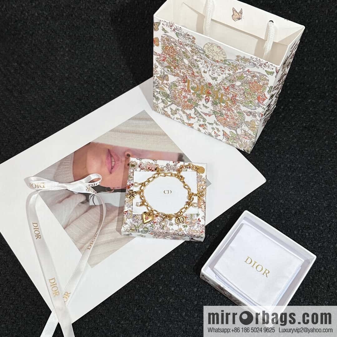 New ☑️ Dior peach heart love fringed pearl CD four-leaf clover necklace