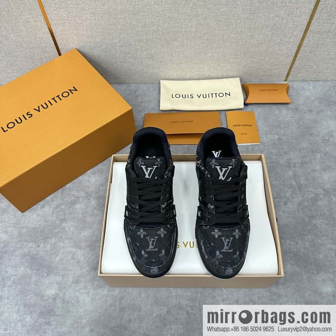 ππL's new product L * V~ The new TRAINER series sneakers are made of Monogram denim (denim) 1AC4ZB.