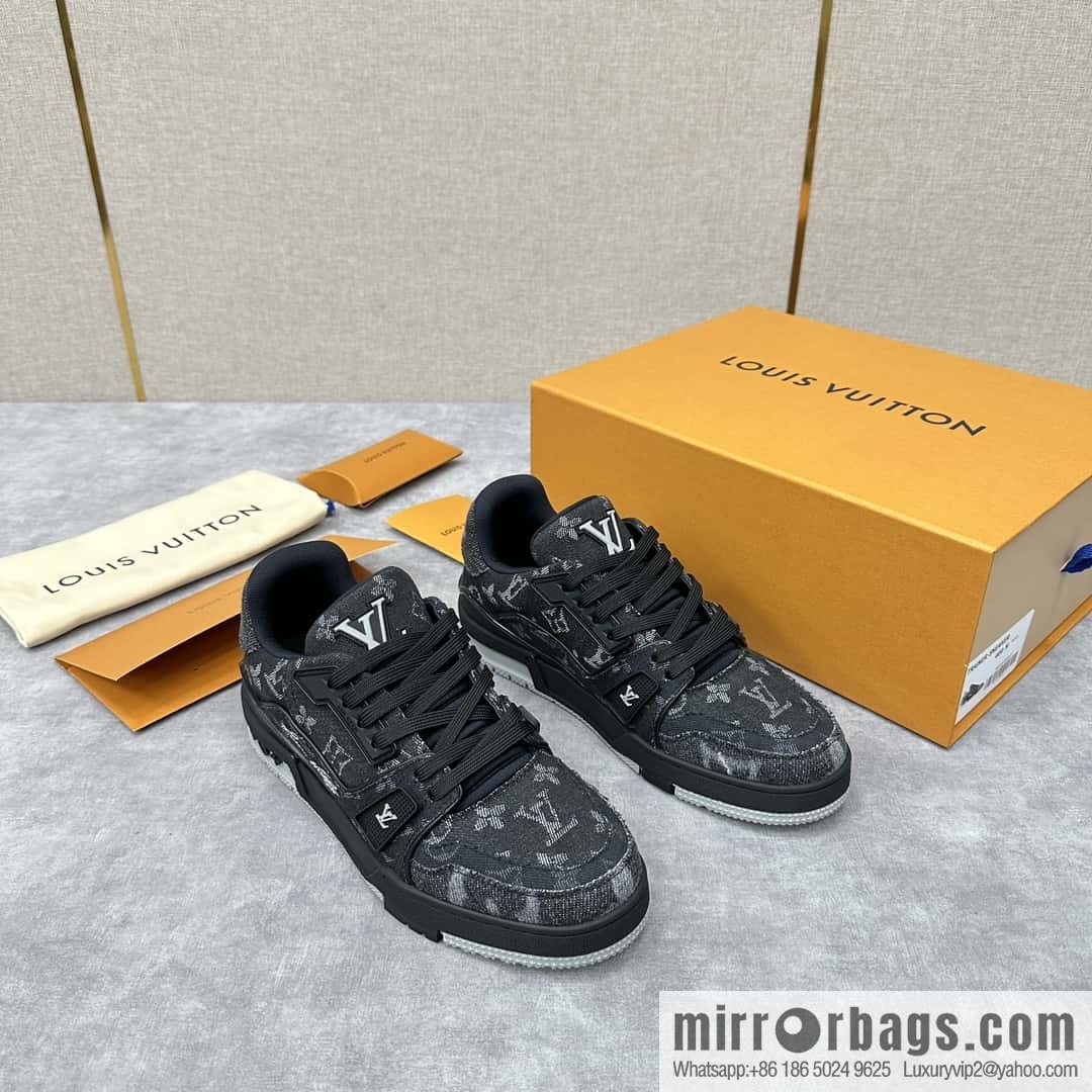 ππL's new product L * V~ The new TRAINER series sneakers are made of Monogram denim (denim) 1AC4ZB.