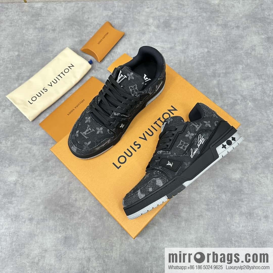 ππL's new product L * V~ The new TRAINER series sneakers are made of Monogram denim (denim) 1AC4ZB.