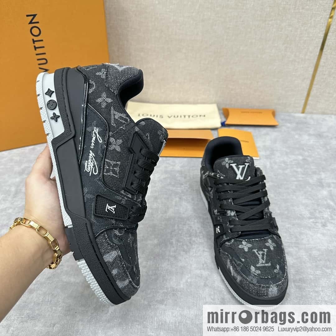 ππL's new product L * V~ The new TRAINER series sneakers are made of Monogram denim (denim) 1AC4ZB.