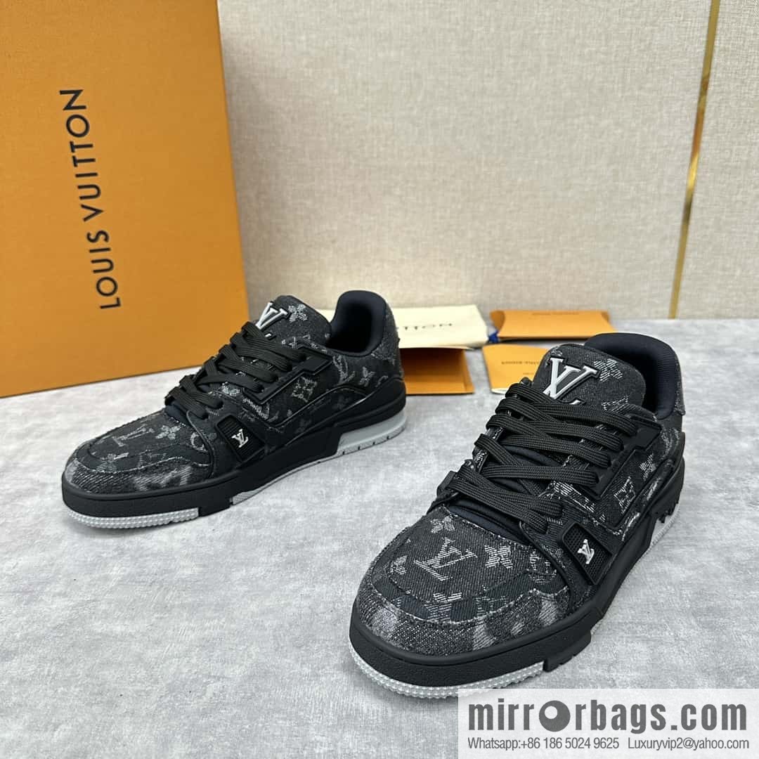 ππL's new product L * V~ The new TRAINER series sneakers are made of Monogram denim (denim) 1AC4ZB.