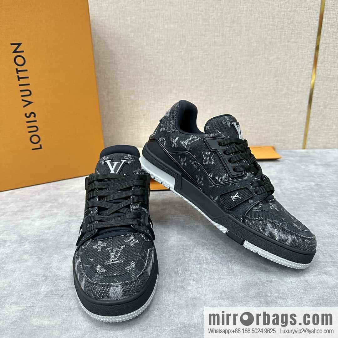 ππL's new product L * V~ The new TRAINER series sneakers are made of Monogram denim (denim) 1AC4ZB.