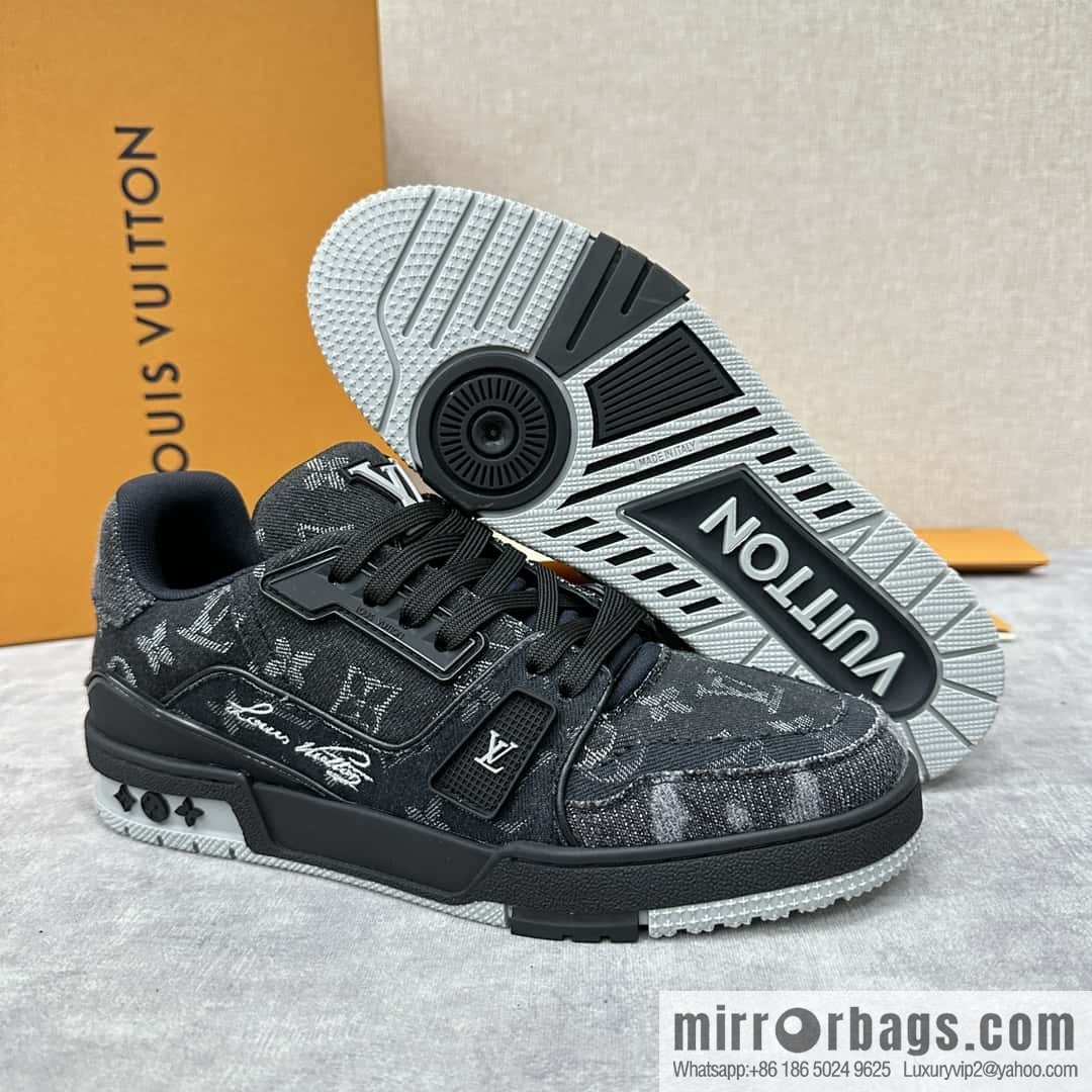 ππL's new product L * V~ The new TRAINER series sneakers are made of Monogram denim (denim) 1AC4ZB.