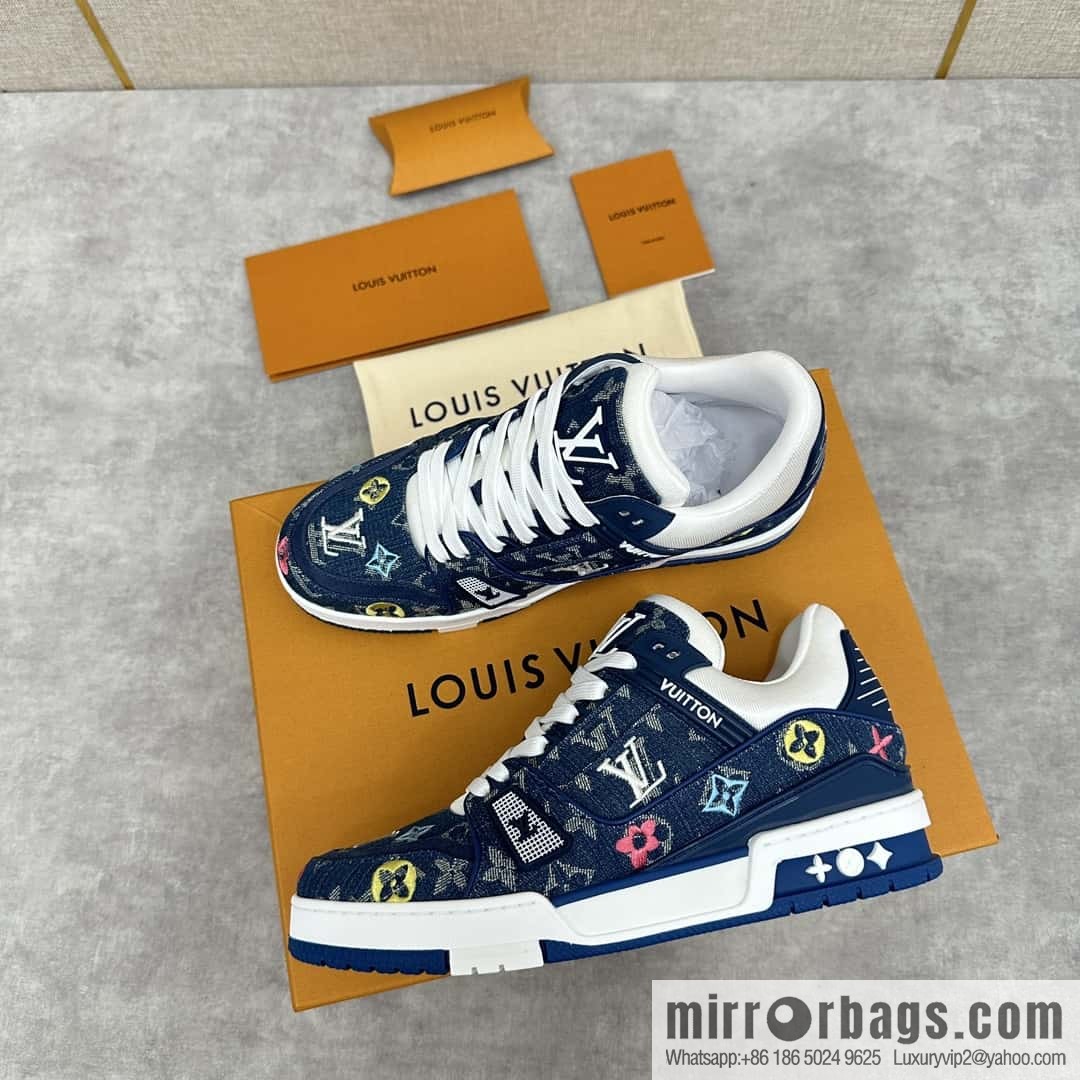 ππL's new product L * V Louis~ The new TRAINER series sneakers are made of Monogram denim (denim).