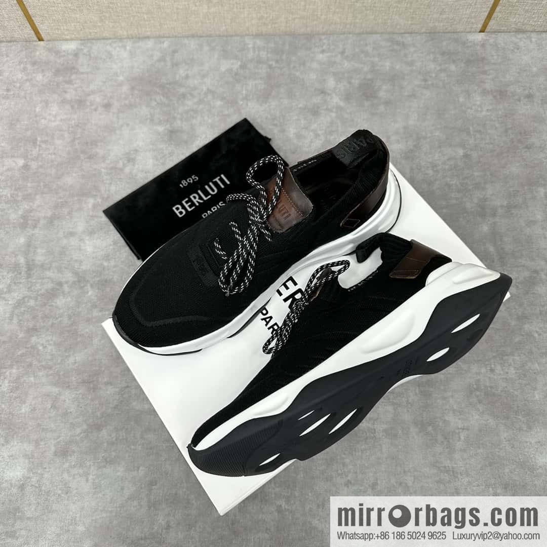 ๐๐Berlut's new Shadow fly-knit sneakers