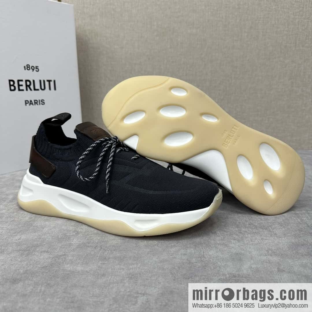 ๐๐Berlut's new Shadow fly-knit sneakers