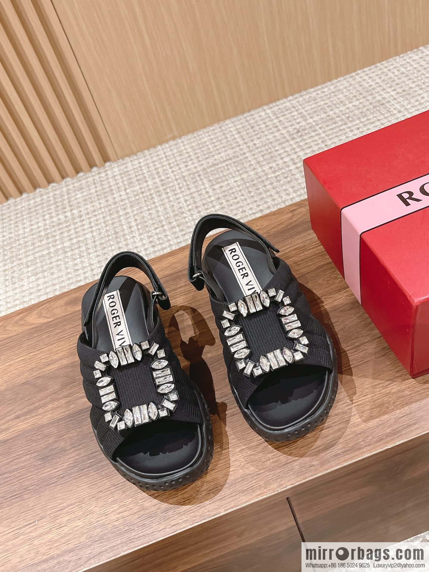 ππ¨π ππ« ππ’π―π’ππ« Viv Run Moonlight Button Sandals