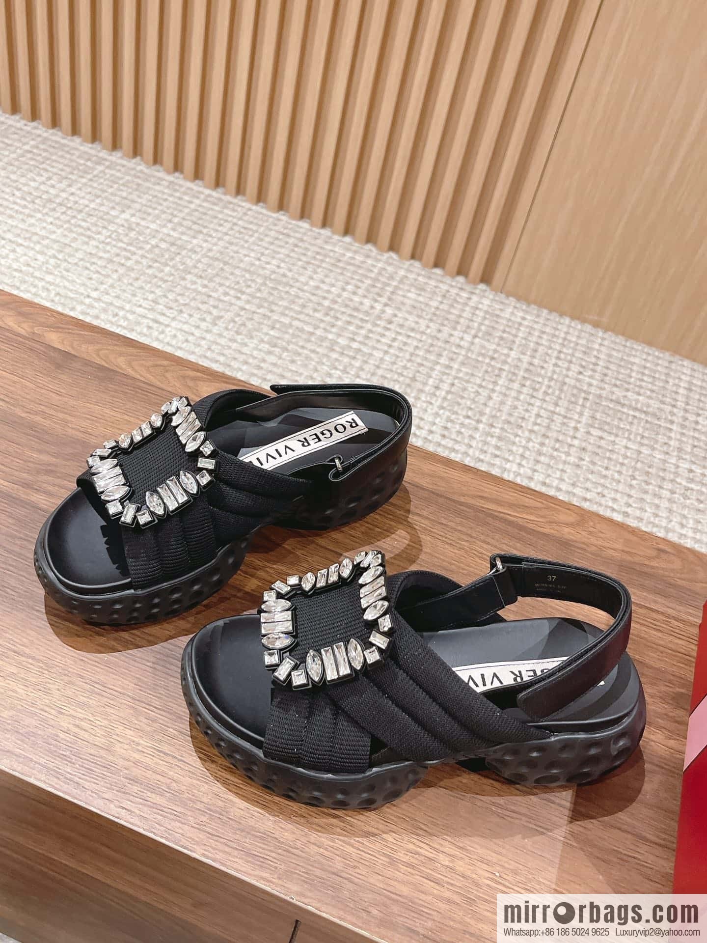 ππ¨π ππ« ππ’π―π’ππ« Viv Run Moonlight Button Sandals