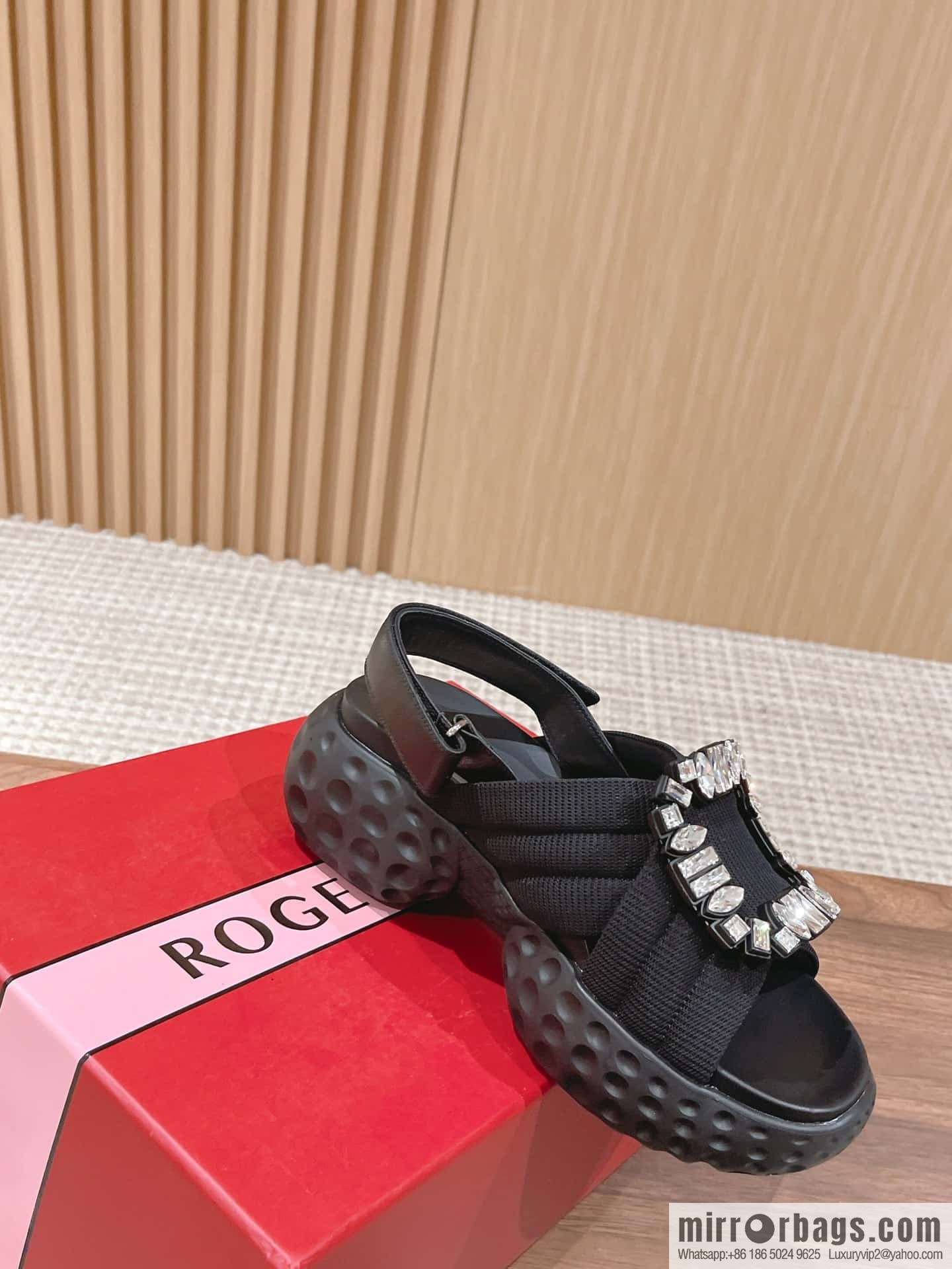 ππ¨π ππ« ππ’π―π’ππ« Viv Run Moonlight Button Sandals