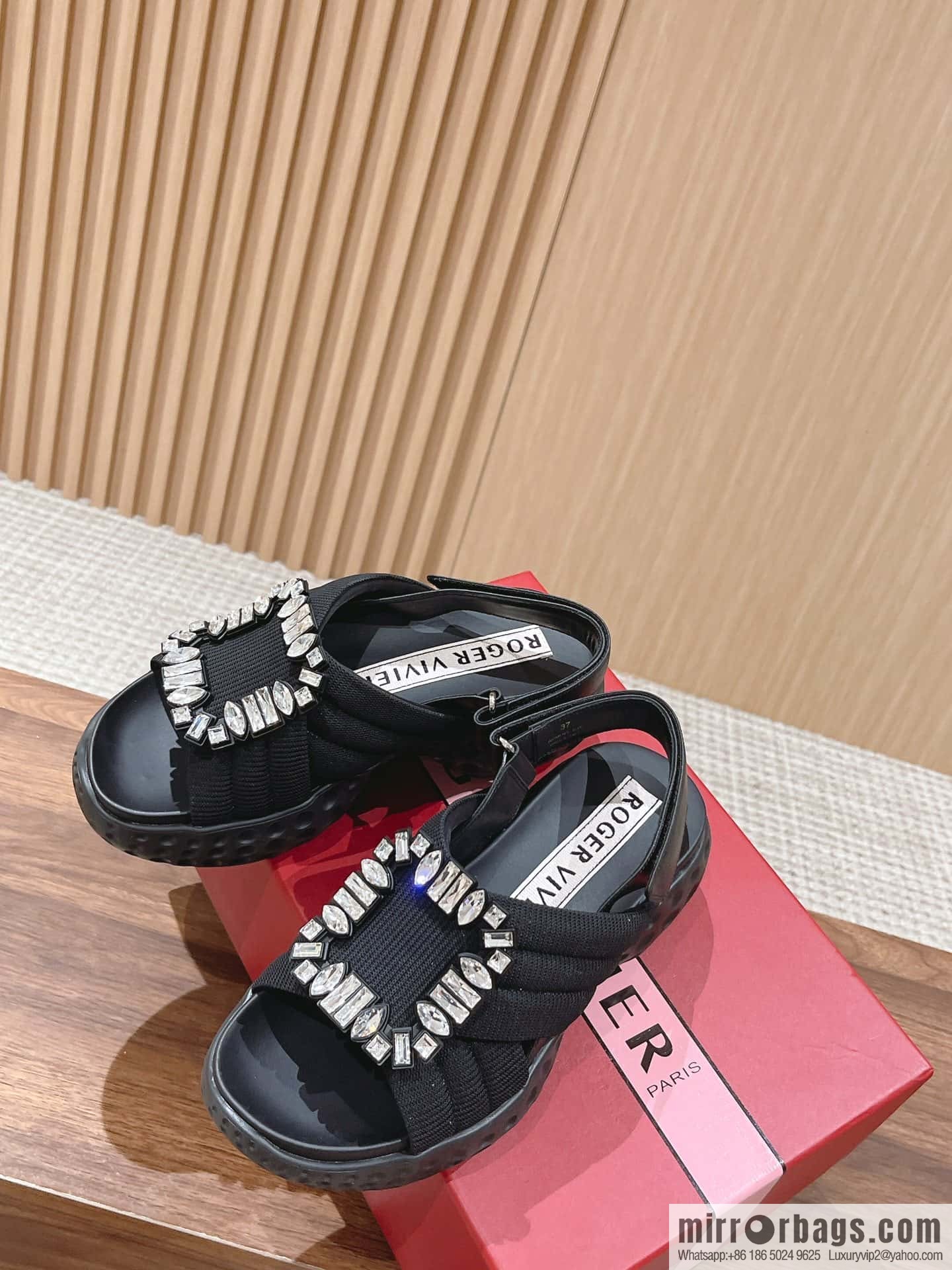 ππ¨π ππ« ππ’π―π’ππ« Viv Run Moonlight Button Sandals