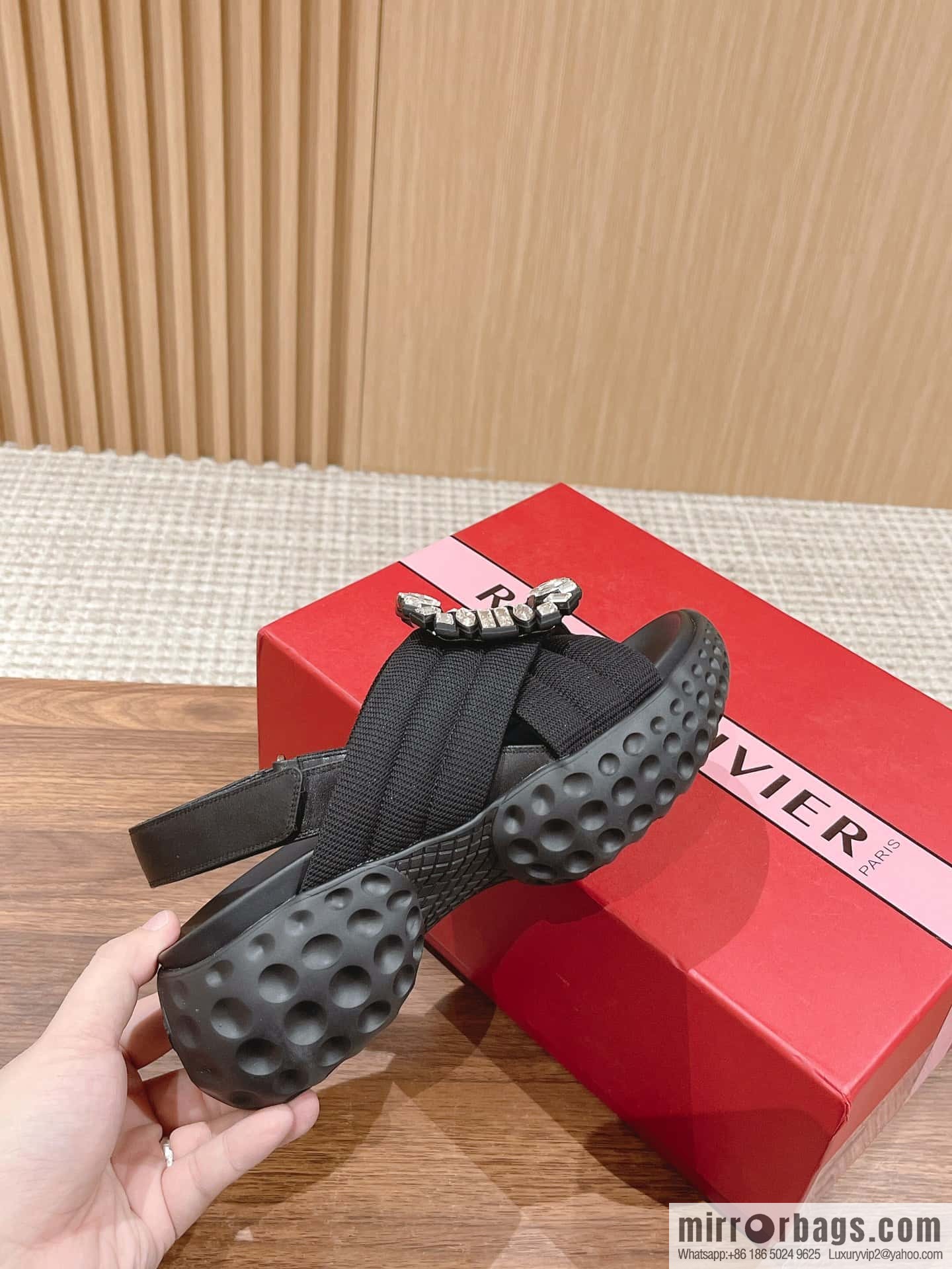 ππ¨π ππ« ππ’π―π’ππ« Viv Run Moonlight Button Sandals