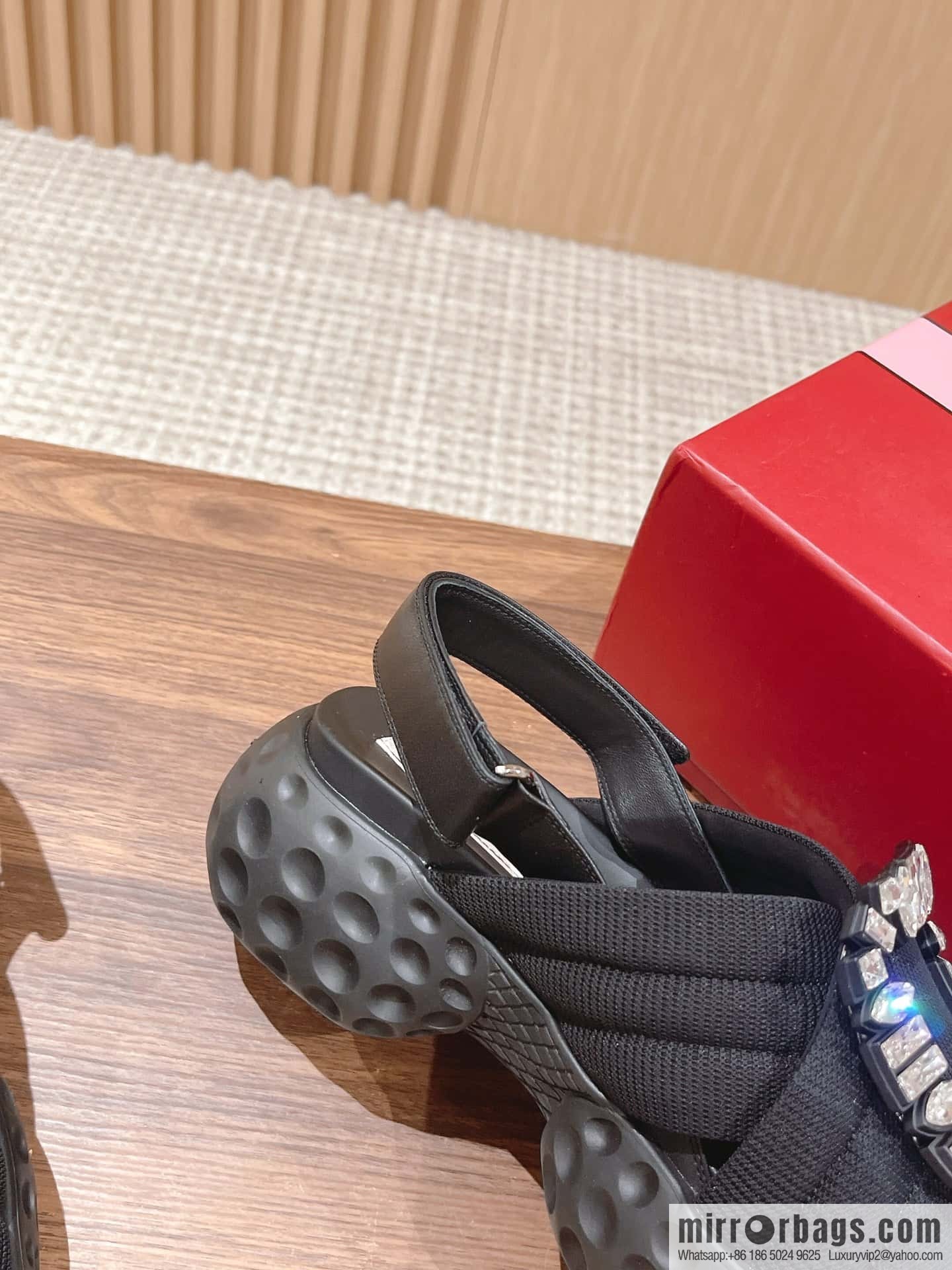 ππ¨π ππ« ππ’π―π’ππ« Viv Run Moonlight Button Sandals