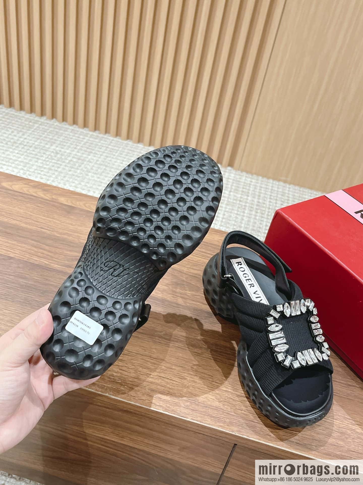 ππ¨π ππ« ππ’π―π’ππ« Viv Run Moonlight Button Sandals