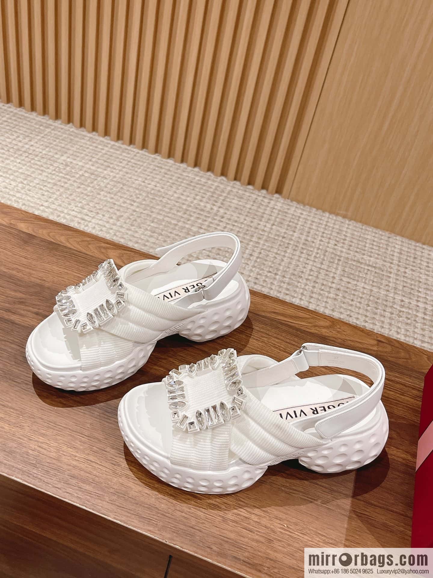 ππ¨π ππ« ππ’π―π’ππ« Viv Run Moonlight Button Sandals