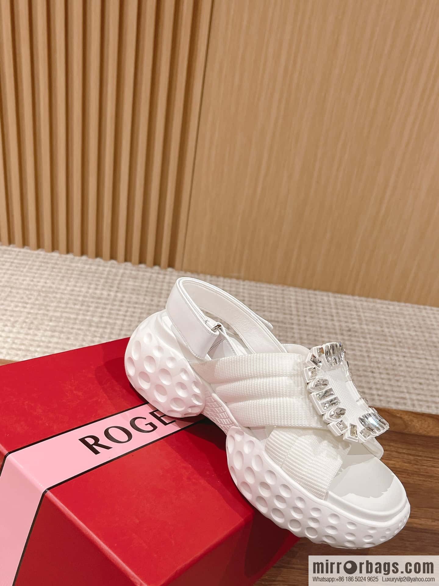 ππ¨π ππ« ππ’π―π’ππ« Viv Run Moonlight Button Sandals