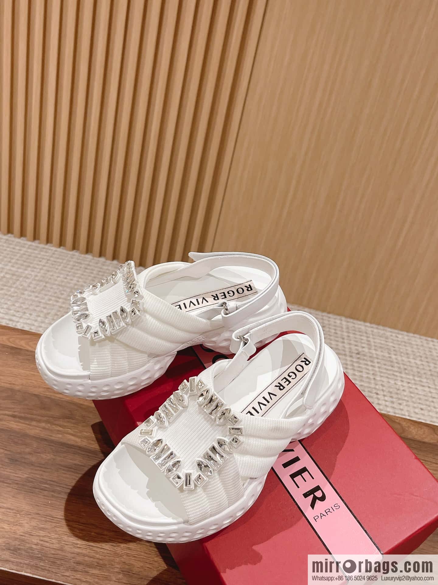 ππ¨π ππ« ππ’π―π’ππ« Viv Run Moonlight Button Sandals