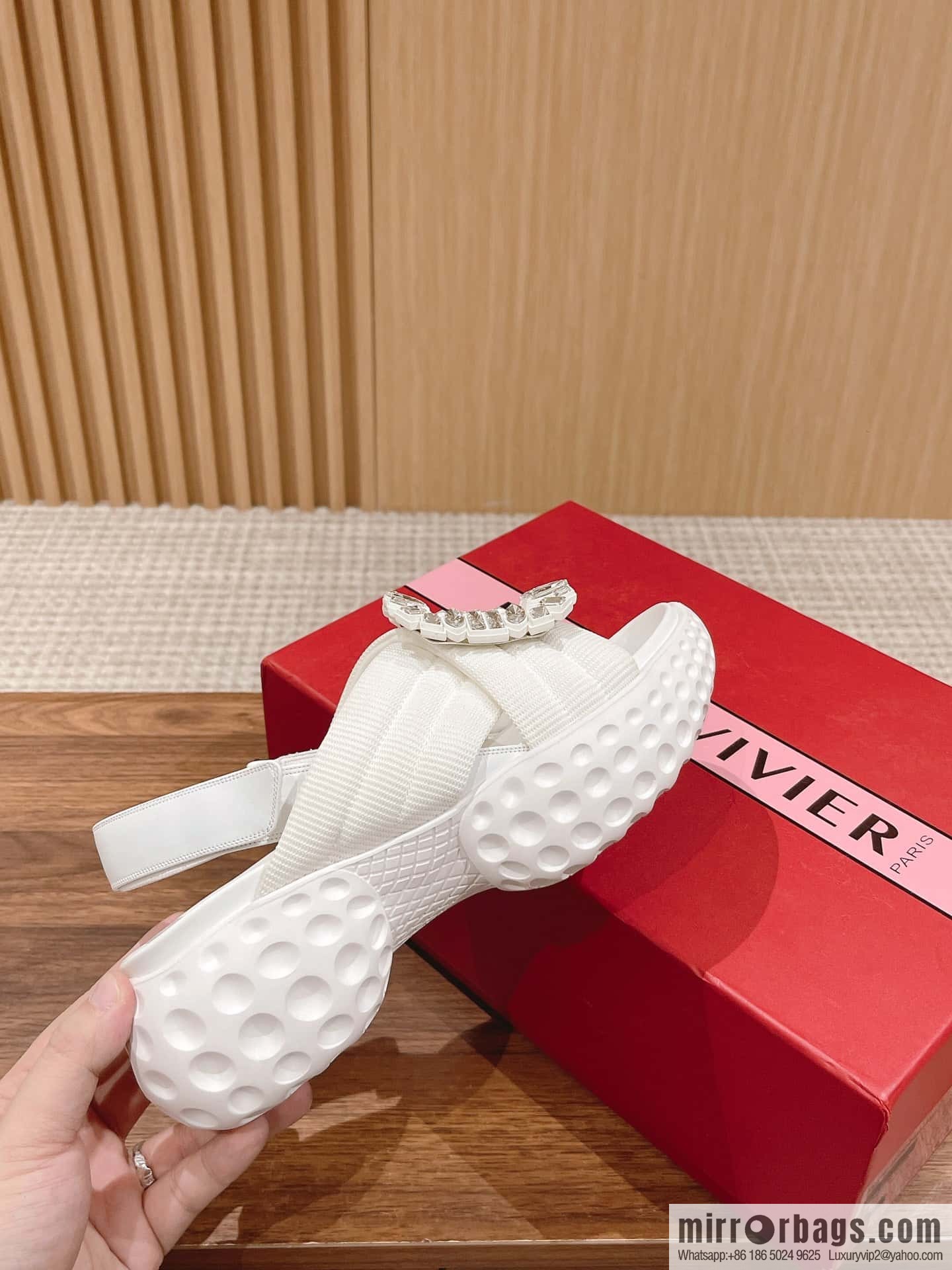 ππ¨π ππ« ππ’π―π’ππ« Viv Run Moonlight Button Sandals