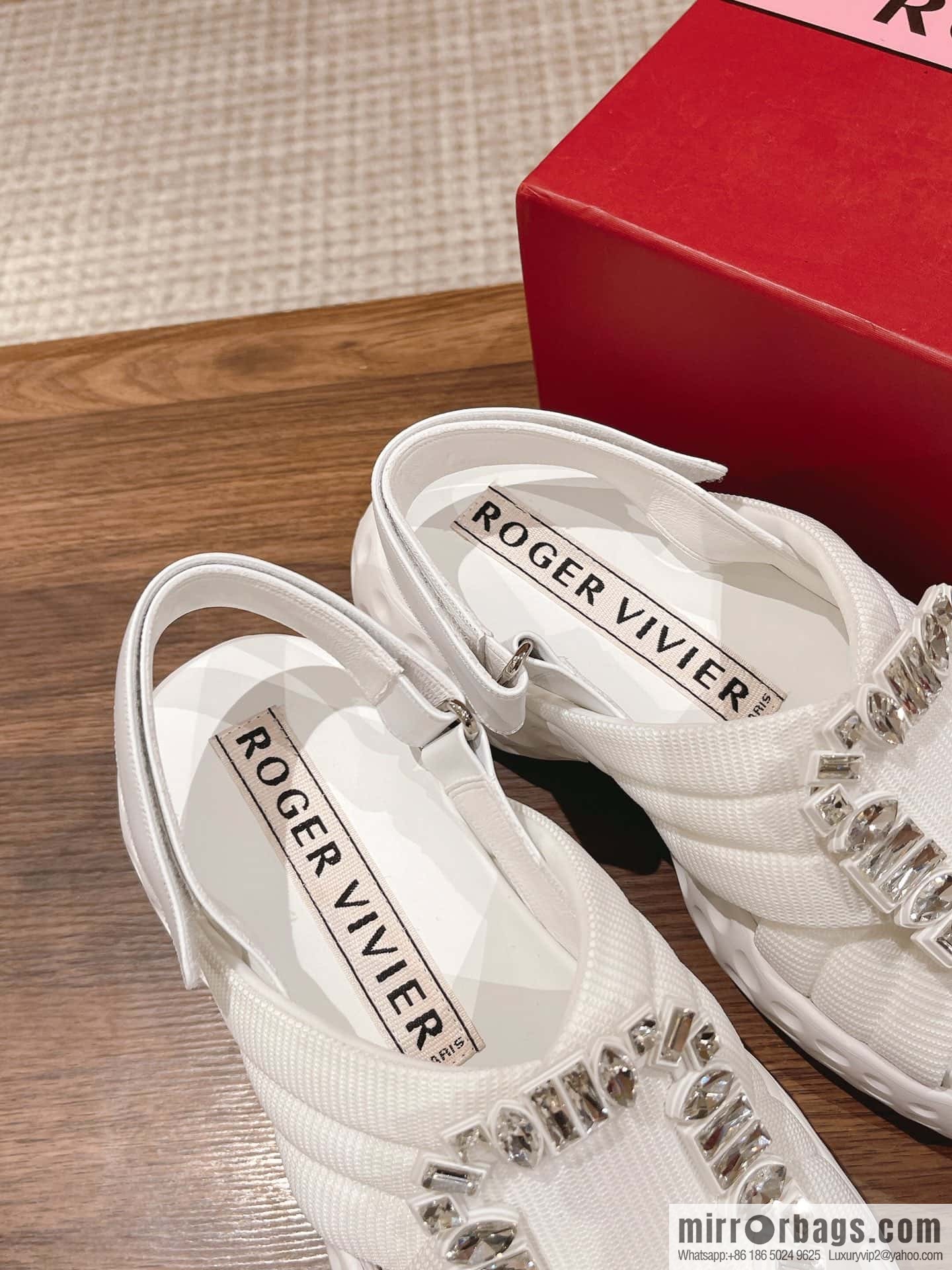 ππ¨π ππ« ππ’π―π’ππ« Viv Run Moonlight Button Sandals