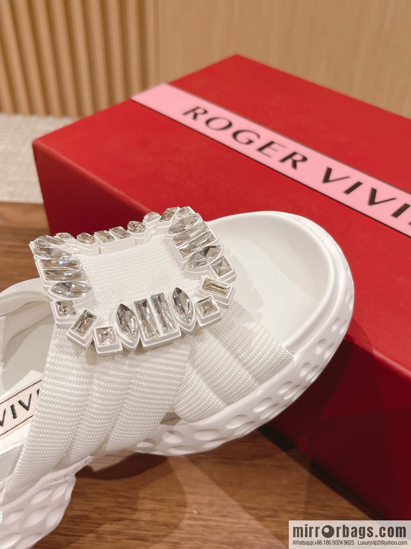 ππ¨π ππ« ππ’π―π’ππ« Viv Run Moonlight Button Sandals