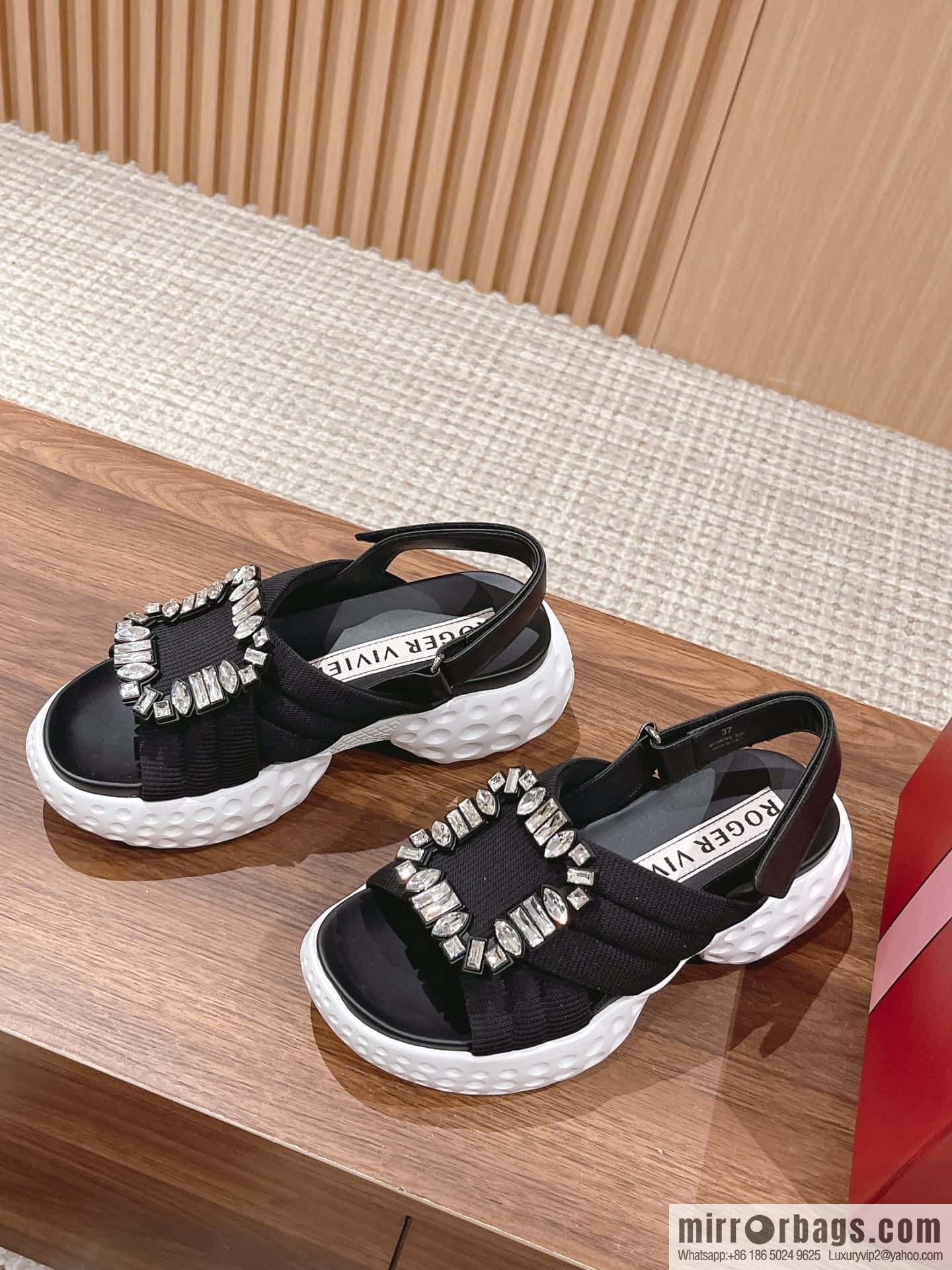 ππ¨π ππ« ππ’π―π’ππ« Viv Run Moonlight Button Sandals