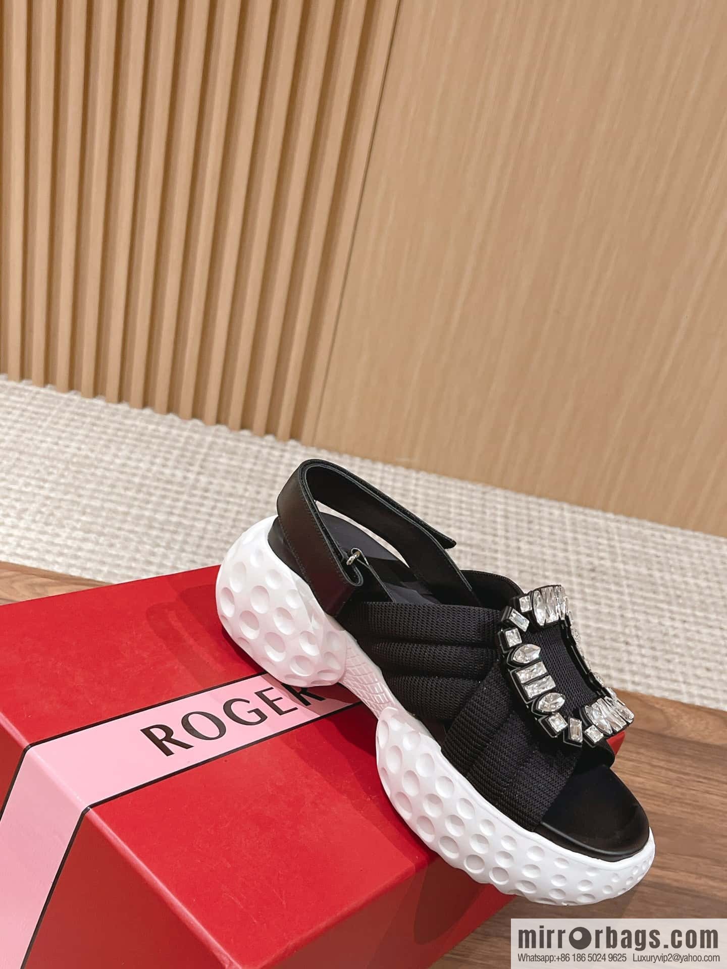 ππ¨π ππ« ππ’π―π’ππ« Viv Run Moonlight Button Sandals