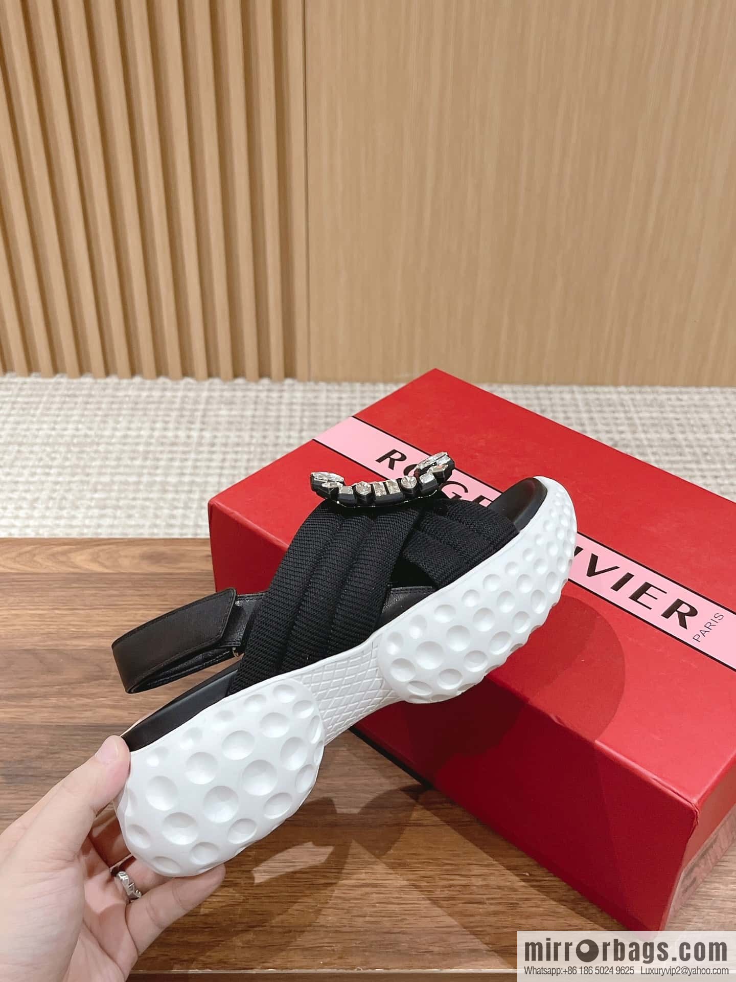 ππ¨π ππ« ππ’π―π’ππ« Viv Run Moonlight Button Sandals