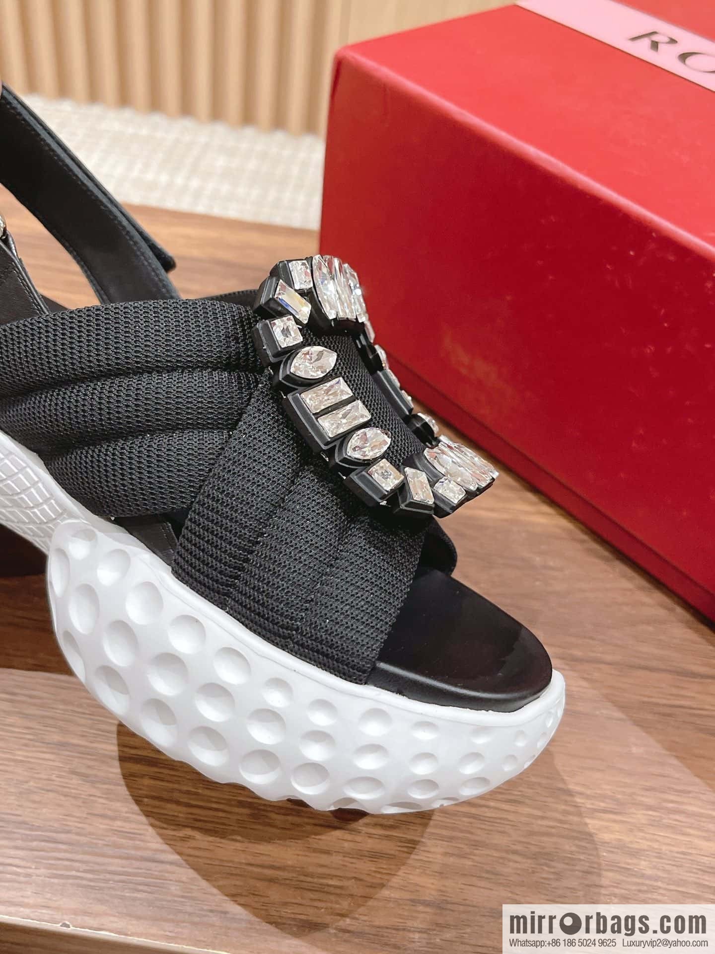 ππ¨π ππ« ππ’π―π’ππ« Viv Run Moonlight Button Sandals