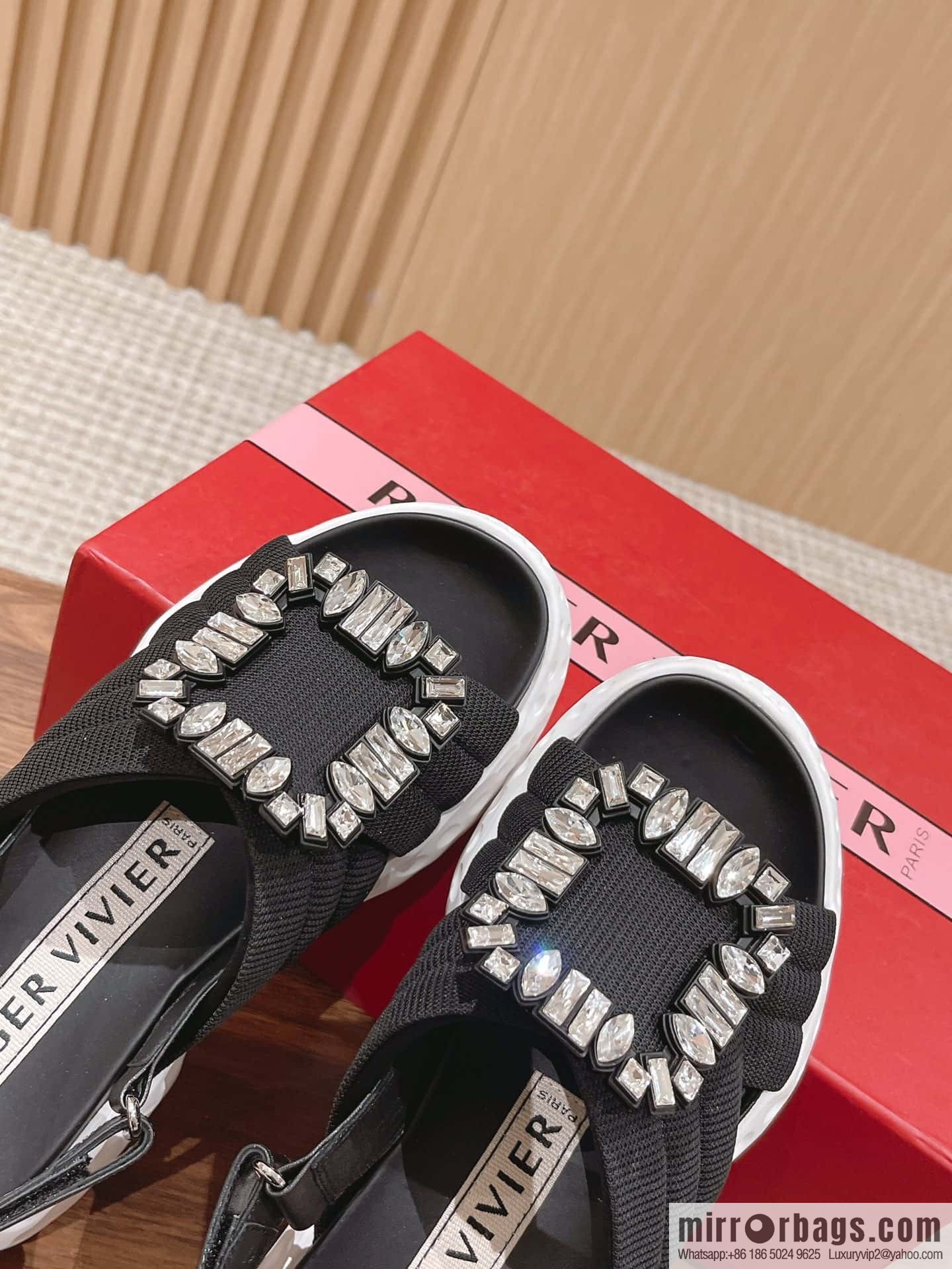 ππ¨π ππ« ππ’π―π’ππ« Viv Run Moonlight Button Sandals