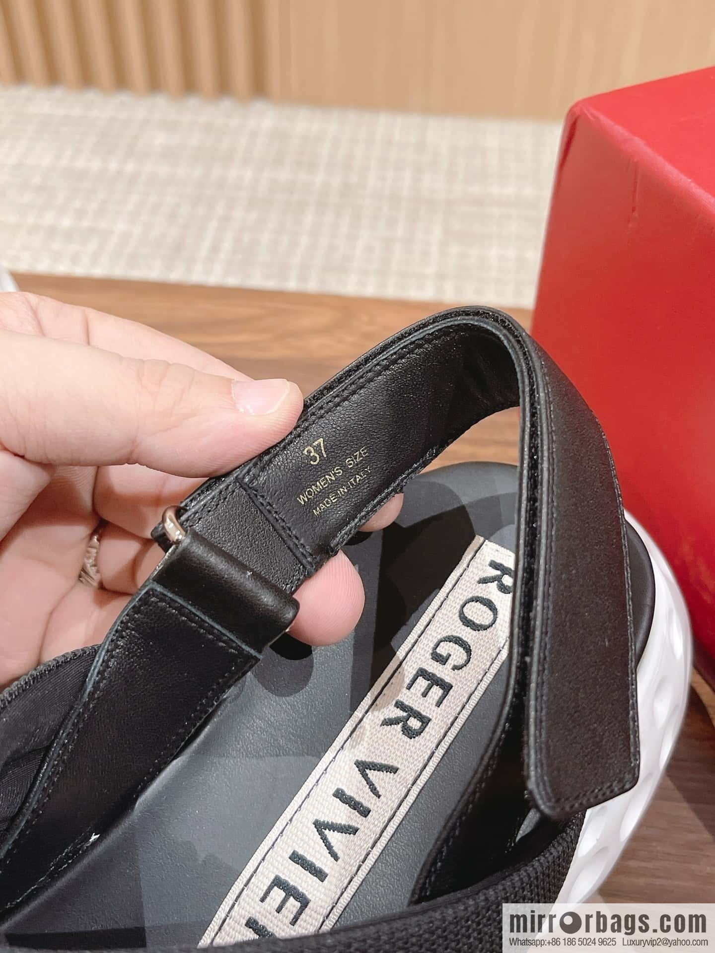 ππ¨π ππ« ππ’π―π’ππ« Viv Run Moonlight Button Sandals